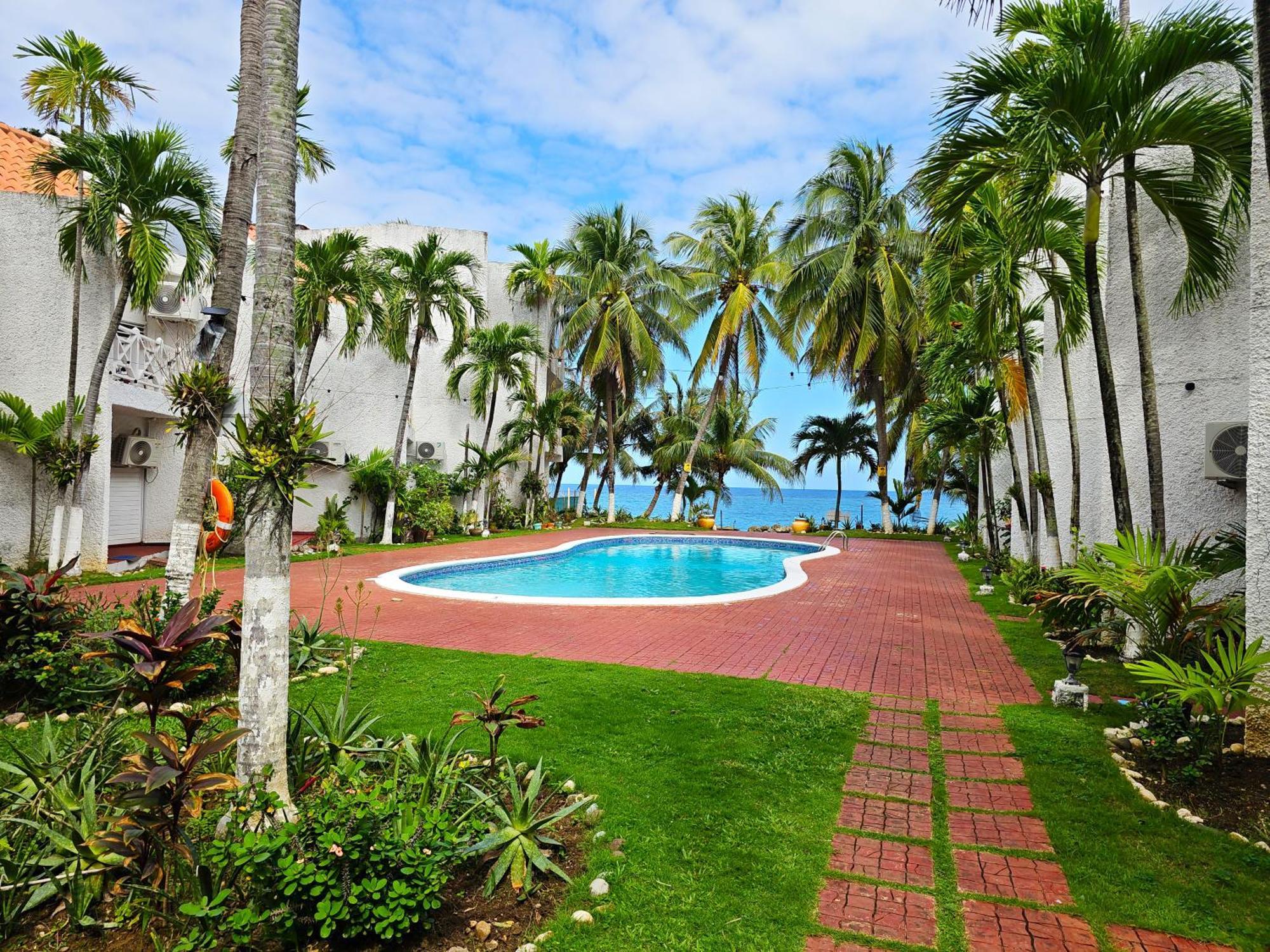 Chrisanns Paradise Suite By The Ocean - Apt#9 Ocho Rios Exterior photo
